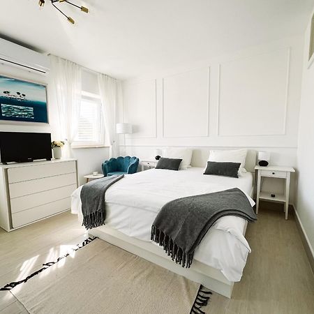 Modern Apartment In The Heart Of Njivice Extérieur photo