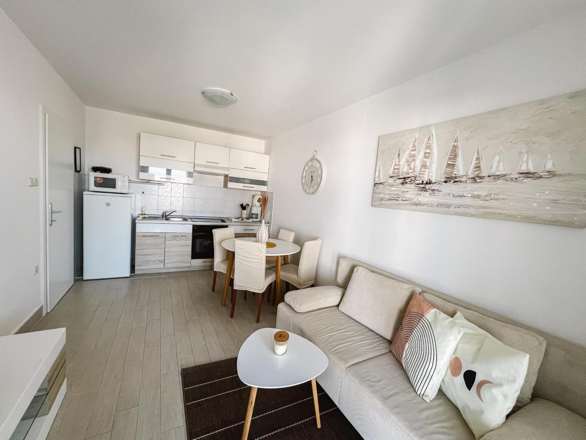 Modern Apartment In The Heart Of Njivice Extérieur photo